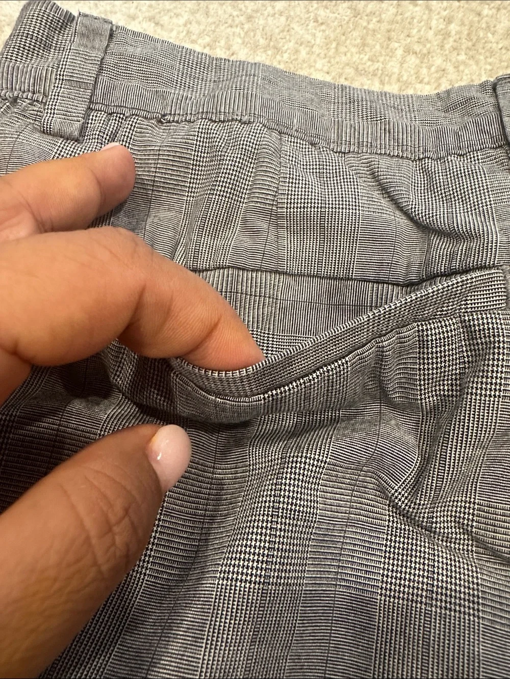 Banana Republic Men's Light Gray Plaid Flat-Front Shorts